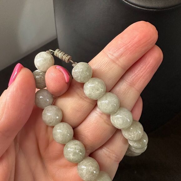 24" Solid nephrite jade graduated bead necklace! - Picture 3 of 8